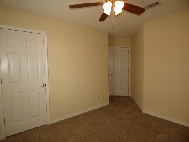 Building Photo - Great 4 Bedroom in Pensacola