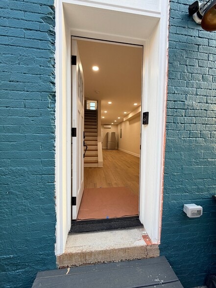 Building Photo - 853 Reinhardt St
