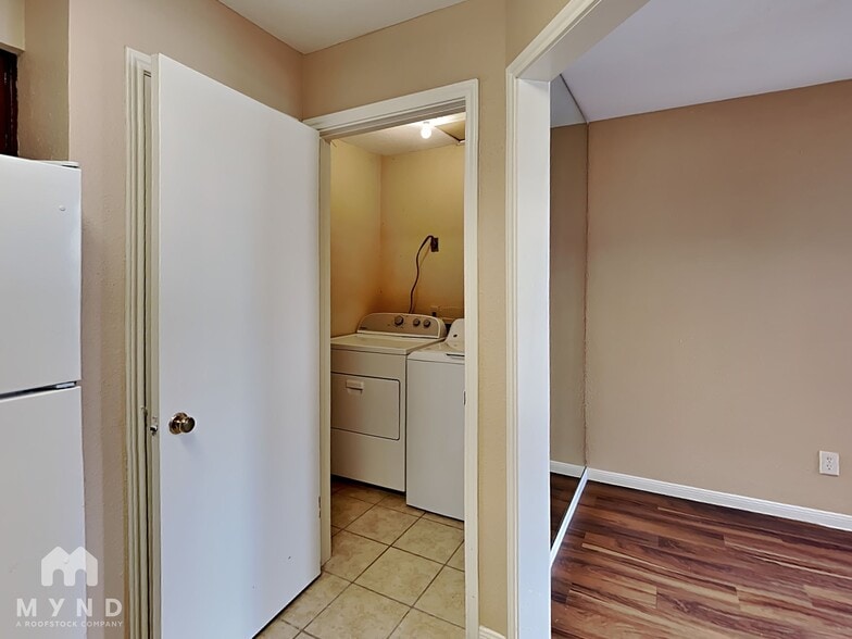 Building Photo - 12500 Sandpiper Dr