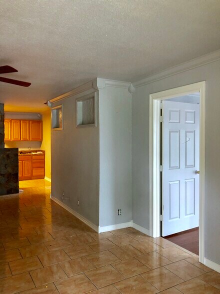 Building Photo - 502 Beacon