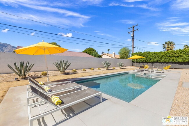 Building Photo - 2267 N San Antonio Rd