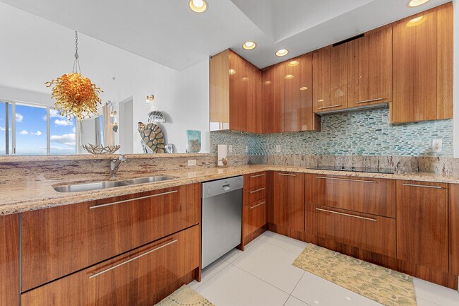 Building Photo - 2700 N Ocean Dr