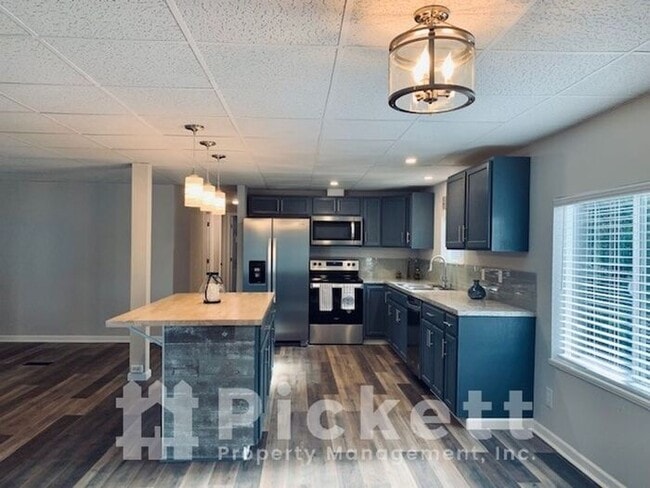 Building Photo - 4 Bedroom Lake Tahuyeh Home