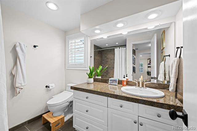 Building Photo - 7030 S Magnolia Cir