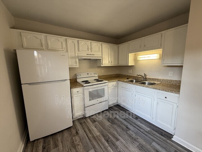 Building Photo - 914 Anvil Rd