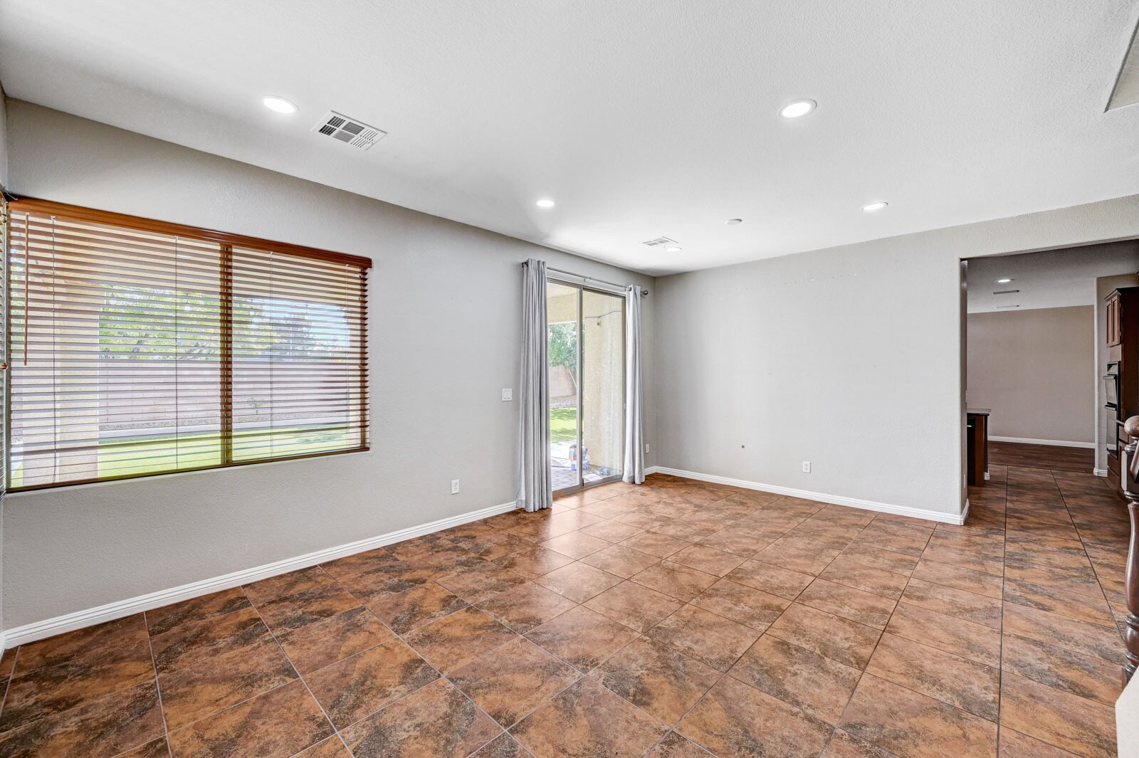 Building Photo - 8125 Chestnut Hollow Ave