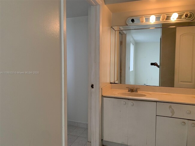 Building Photo - 9631 SW 138th Ave