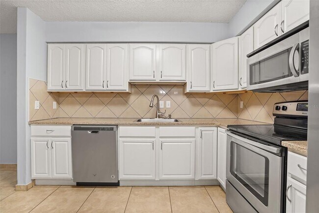 Building Photo - 2720 Sunrise Ct