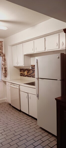 Building Photo - 1017 Hollins St