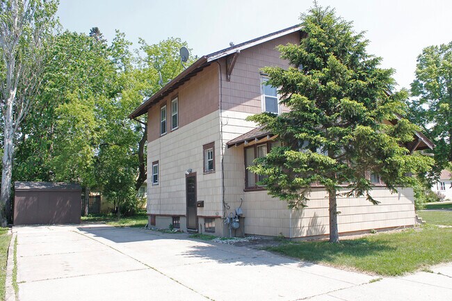 Building Photo - 502 12th Ave