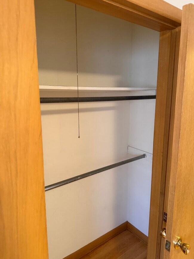 Building Photo - 3 bedroom, 2 bathroom, 2 car garage hom for rent