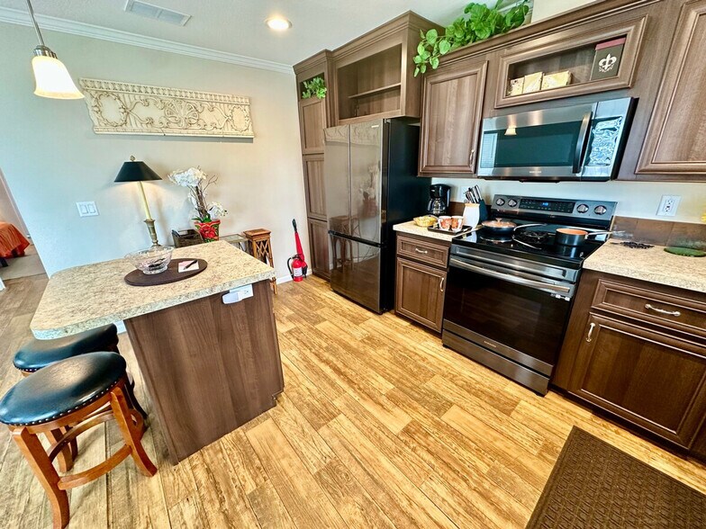 Building Photo - 865 Nettles Blvd