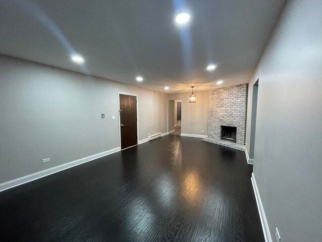 Building Photo - 397 Poplar Ave