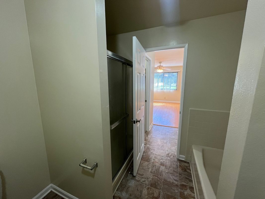 Building Photo - 430 S Niagara St