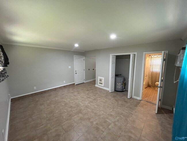 Building Photo - 2705 Whitesburg Dr