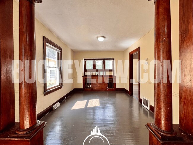 Building Photo - 1110 Harding Dr