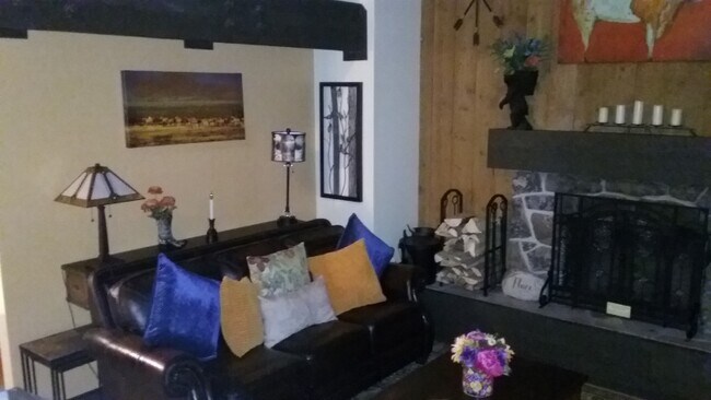 Building Photo - 2180 Yellowtail Rd