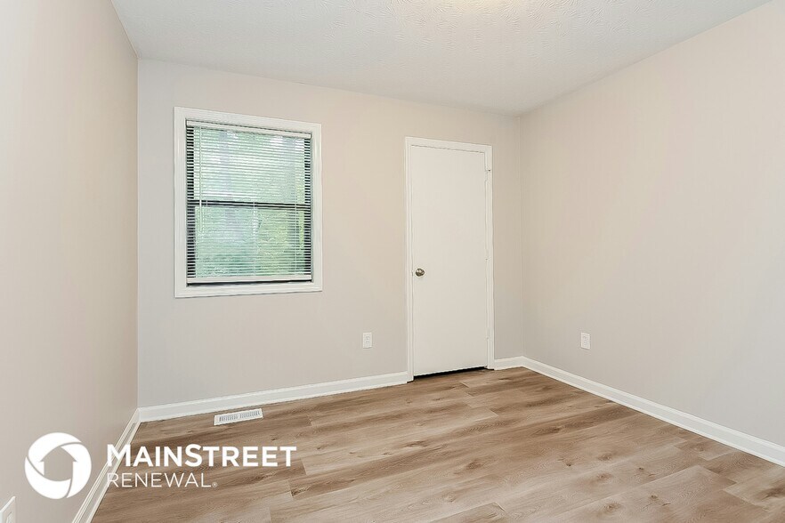 Building Photo - 616 Rivercrest Dr