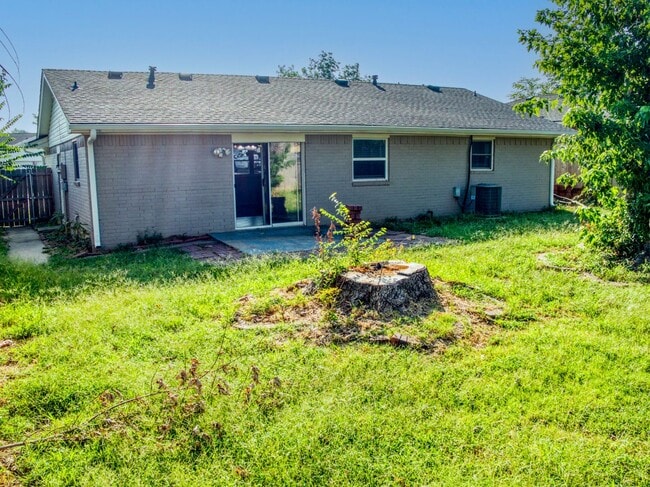 Building Photo - 3 Bedroom 2 Bath home in Shawnee!