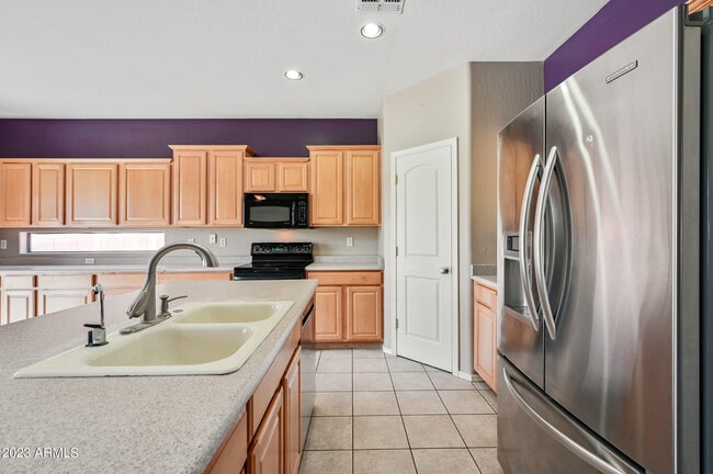 Building Photo - 1453 E Saragosa St