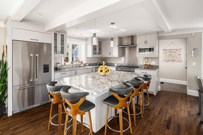 Building Photo - 187 Dolphin Cove Quay