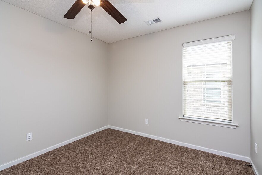 Building Photo - 9429 Darren Cir S