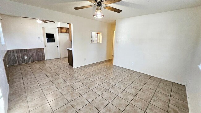 Building Photo - 132 SW 11th St