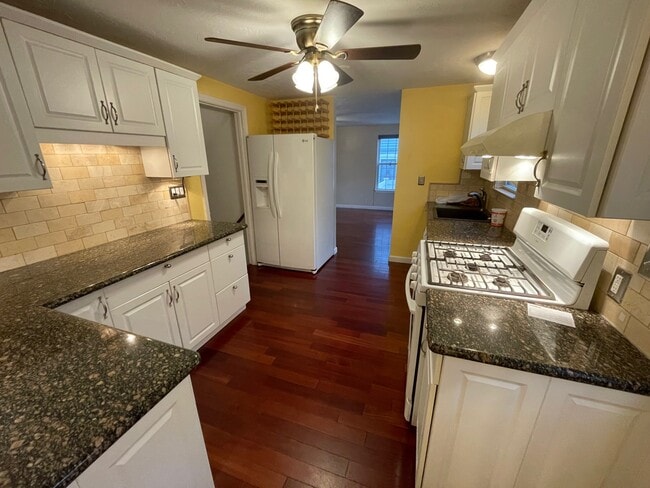 Building Photo - 16 Bowstring Way