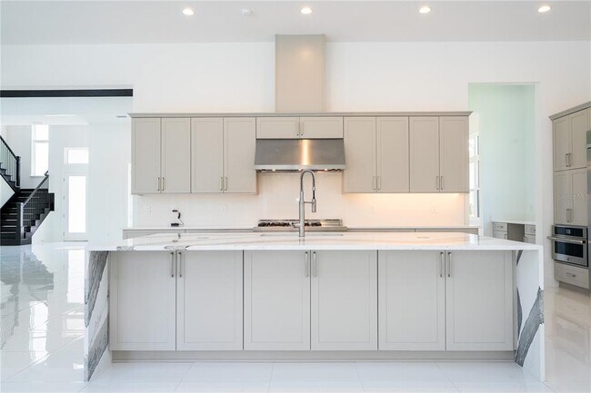 Building Photo - 16044 Pendio Dr