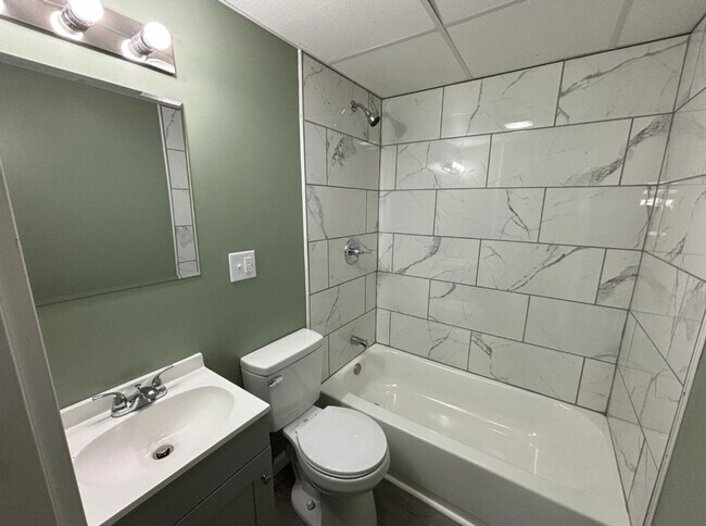 Building Photo - 110-118 Milburn Dr