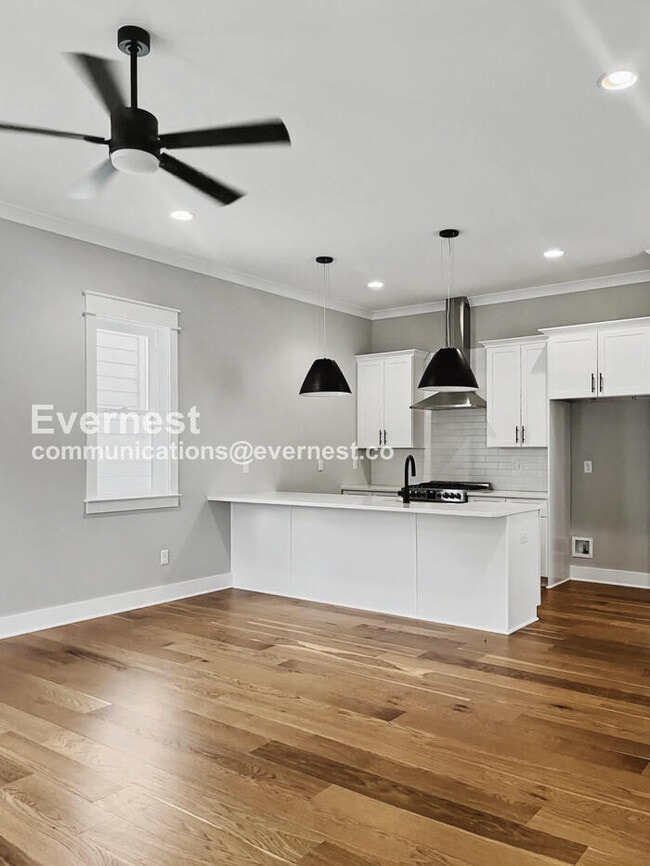 Building Photo - 121 Lucile St