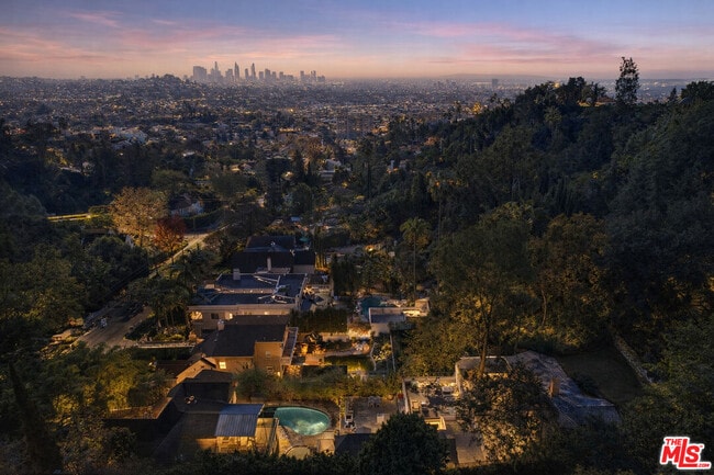 Building Photo - 2633 N Commonwealth Ave