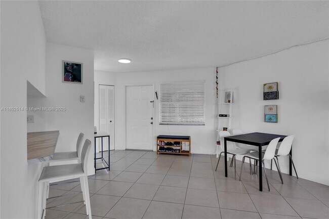 Building Photo - 333 SW 86th Ave