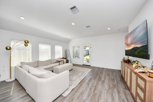 Building Photo - 2302 Dewford Fls Dr