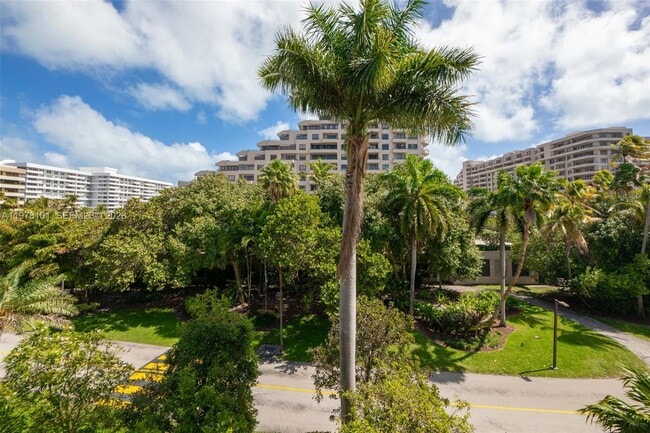 Building Photo - 161 Crandon Blvd