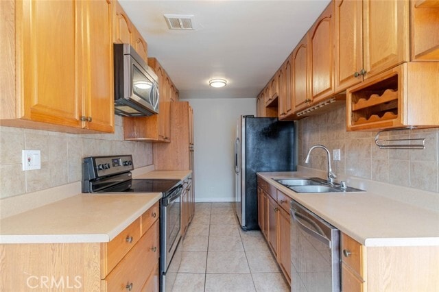 Building Photo - 1344 N Martel Ave