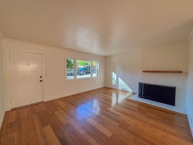 Building Photo - 381 Locust Ave