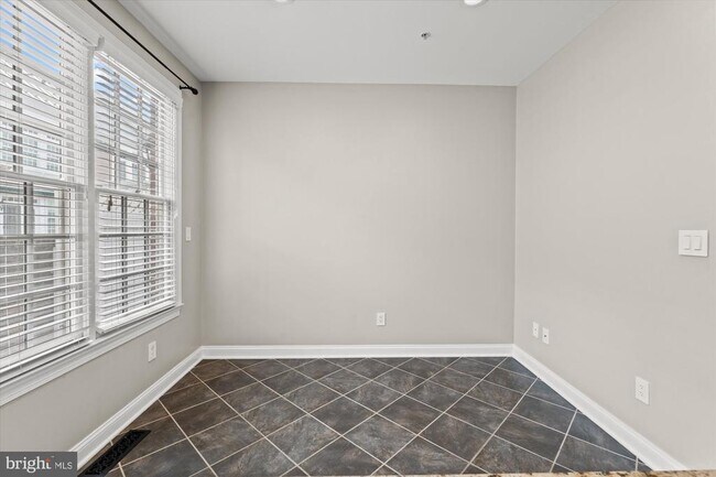 Building Photo - 306 S Fayette St