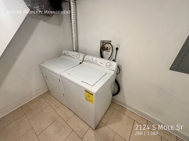 Building Photo - 2124 S Mole St