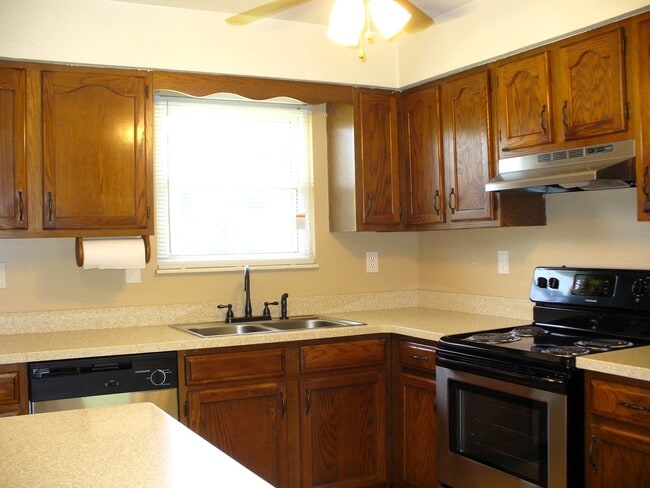 Building Photo - 728 Pleasant Valley Rd