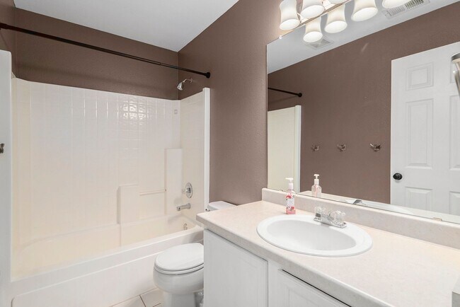 Building Photo - Beautiful 4bed/3bath Home in Marina Point