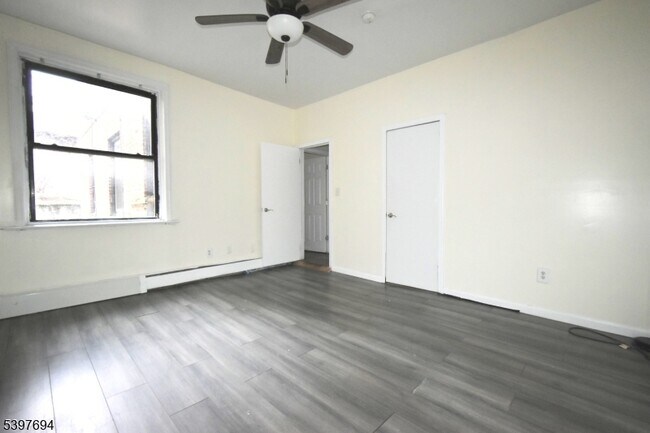 Building Photo - 1600 Maple Ave