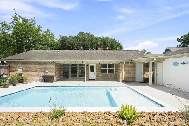 Building Photo - 1135 Trowbridge Dr