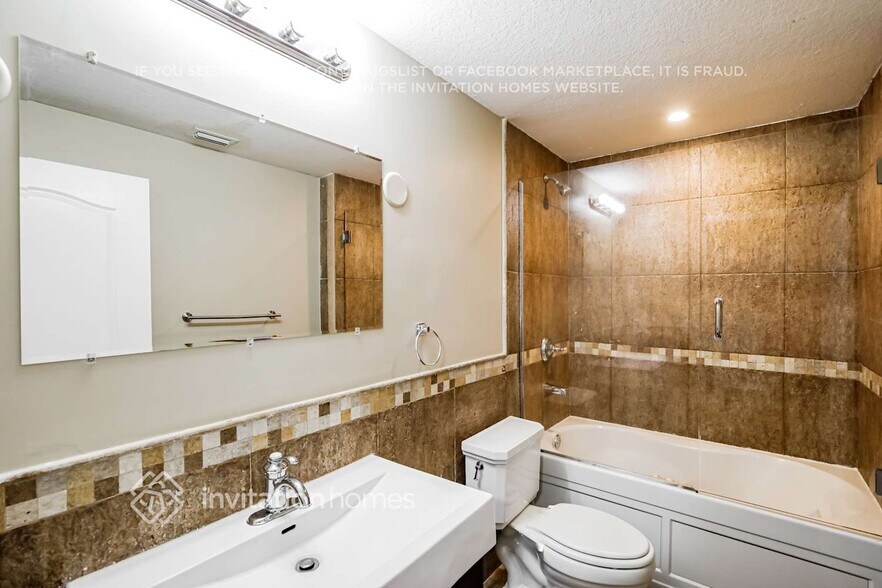 Building Photo - 16244 SW 44th Ln