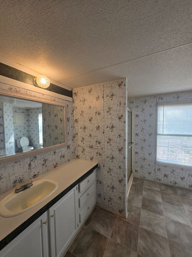 Building Photo - 2/2 Half Acre Mobile Home in Keystone Heights