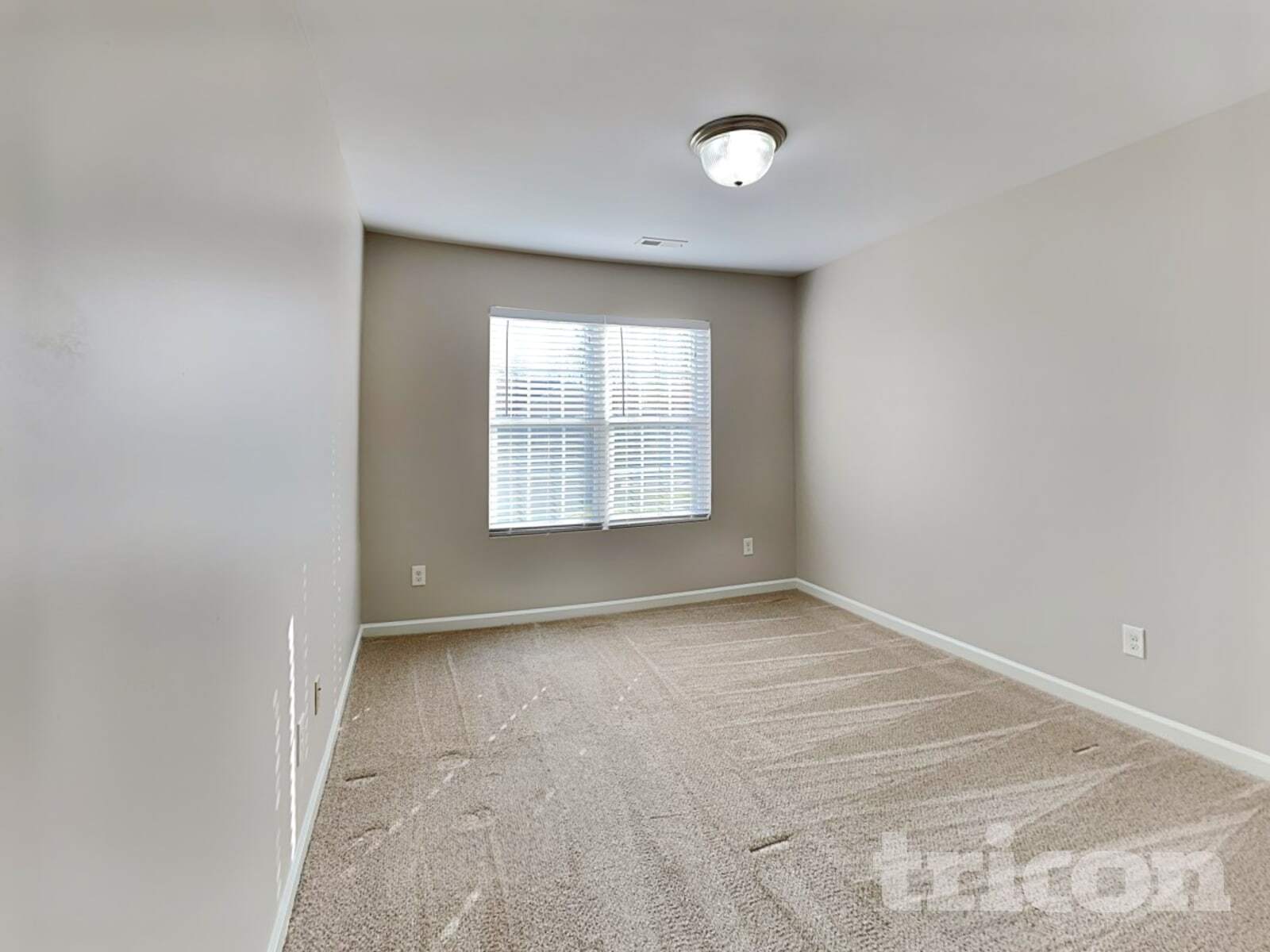 Building Photo - 4748 Brewer Dr