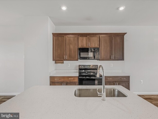 Building Photo - 179 Presidents Pointe Ave