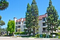 Building Photo - 5875 Friars Rd