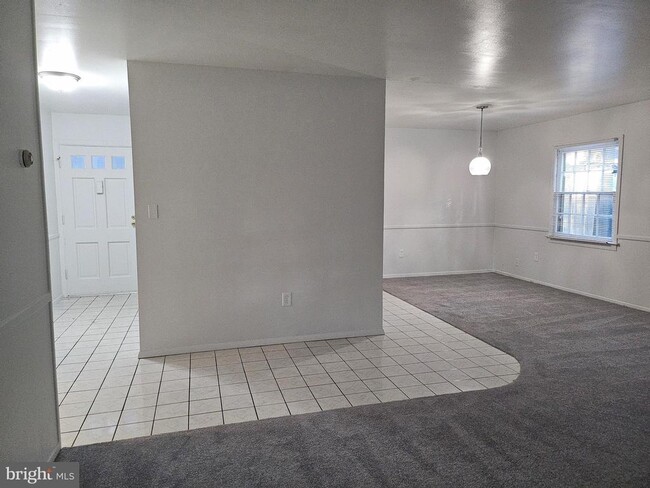 Building Photo - 49 Bonnie Ln
