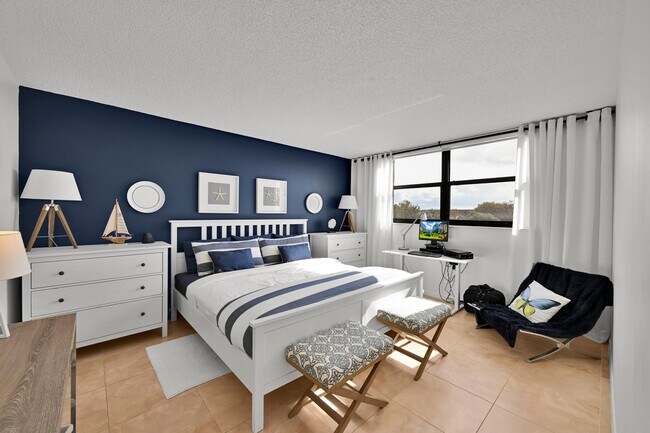 Building Photo - 1266 S Military Trail